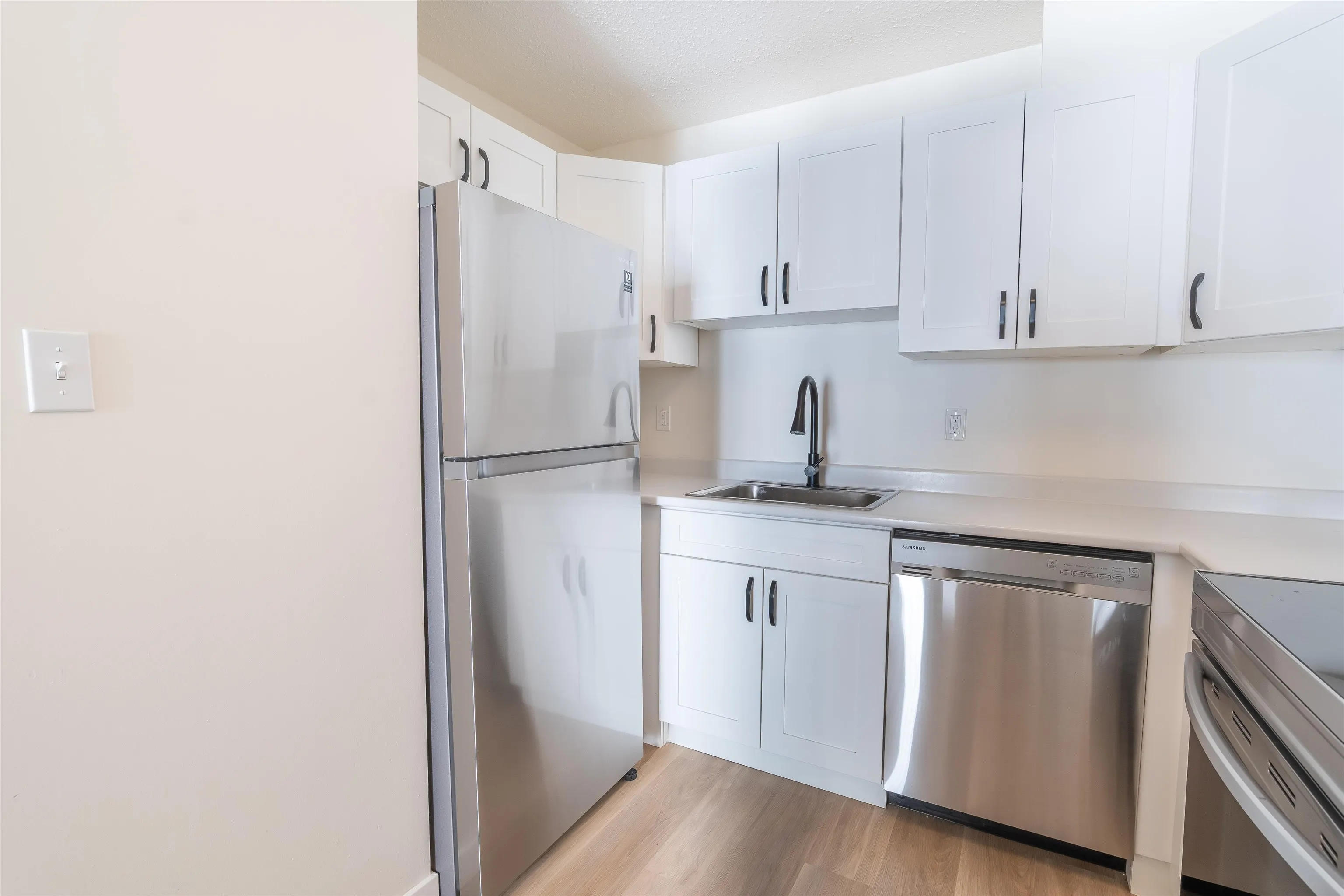 205 45749 Spadina Avenue