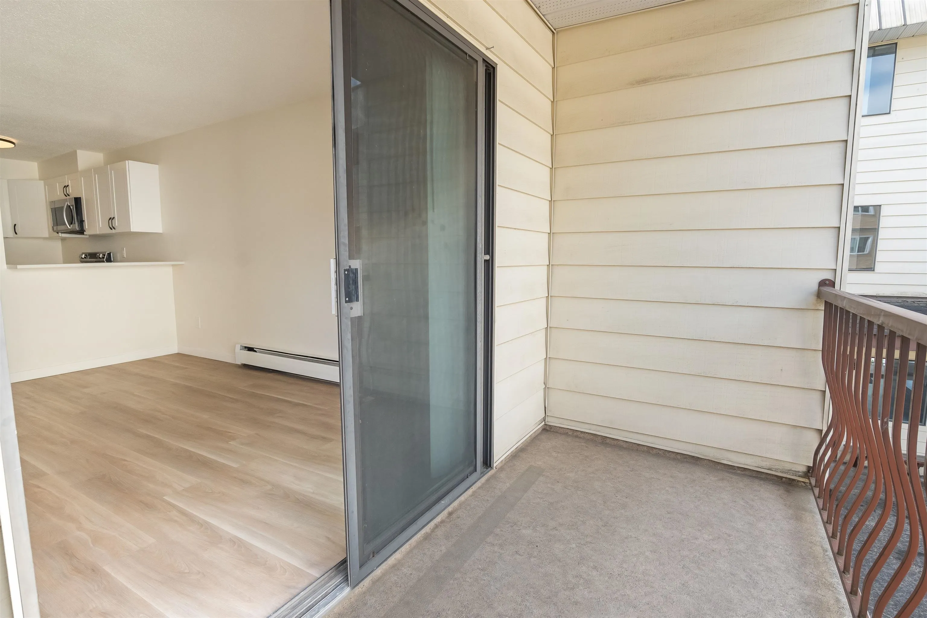 205 45749 Spadina Avenue