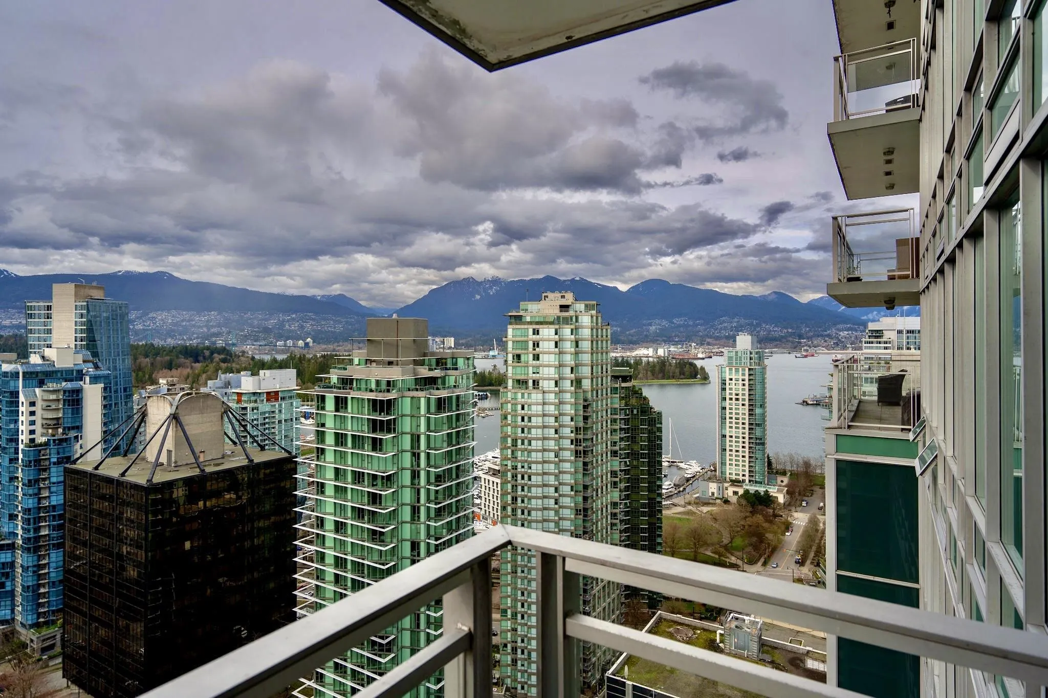 2806 1288 W Georgia Street