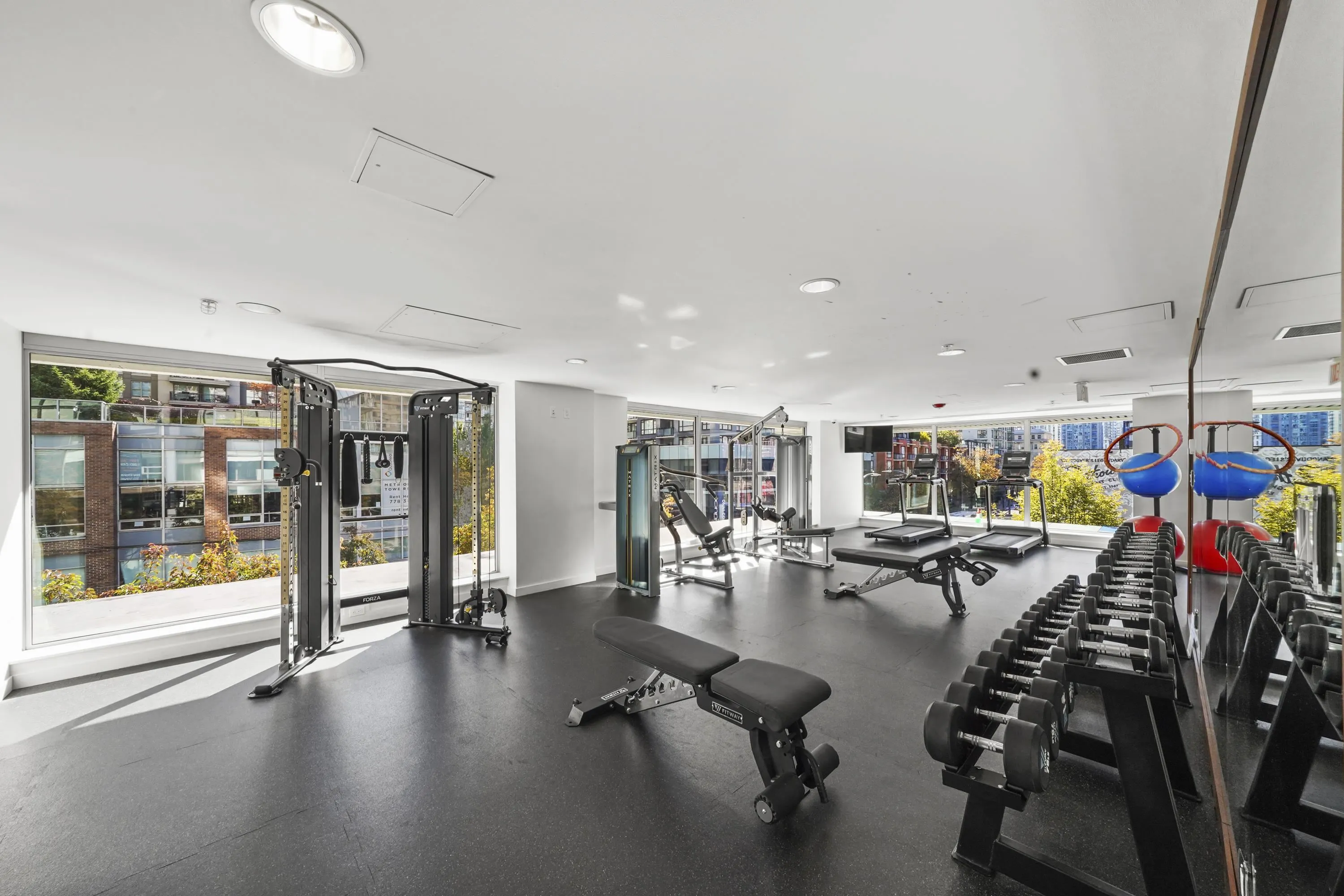 2204 999 Seymour Street