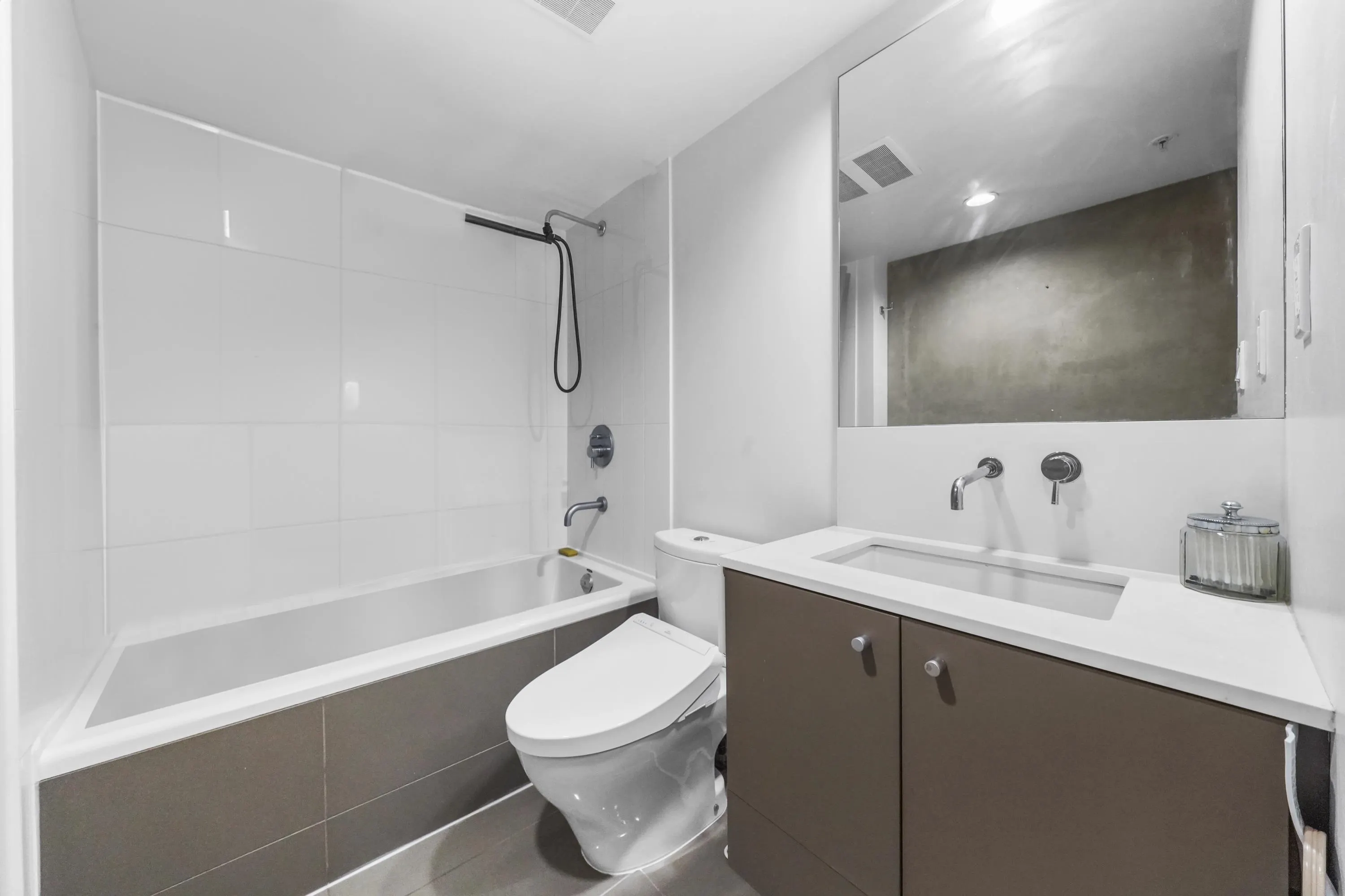 2204 999 Seymour Street