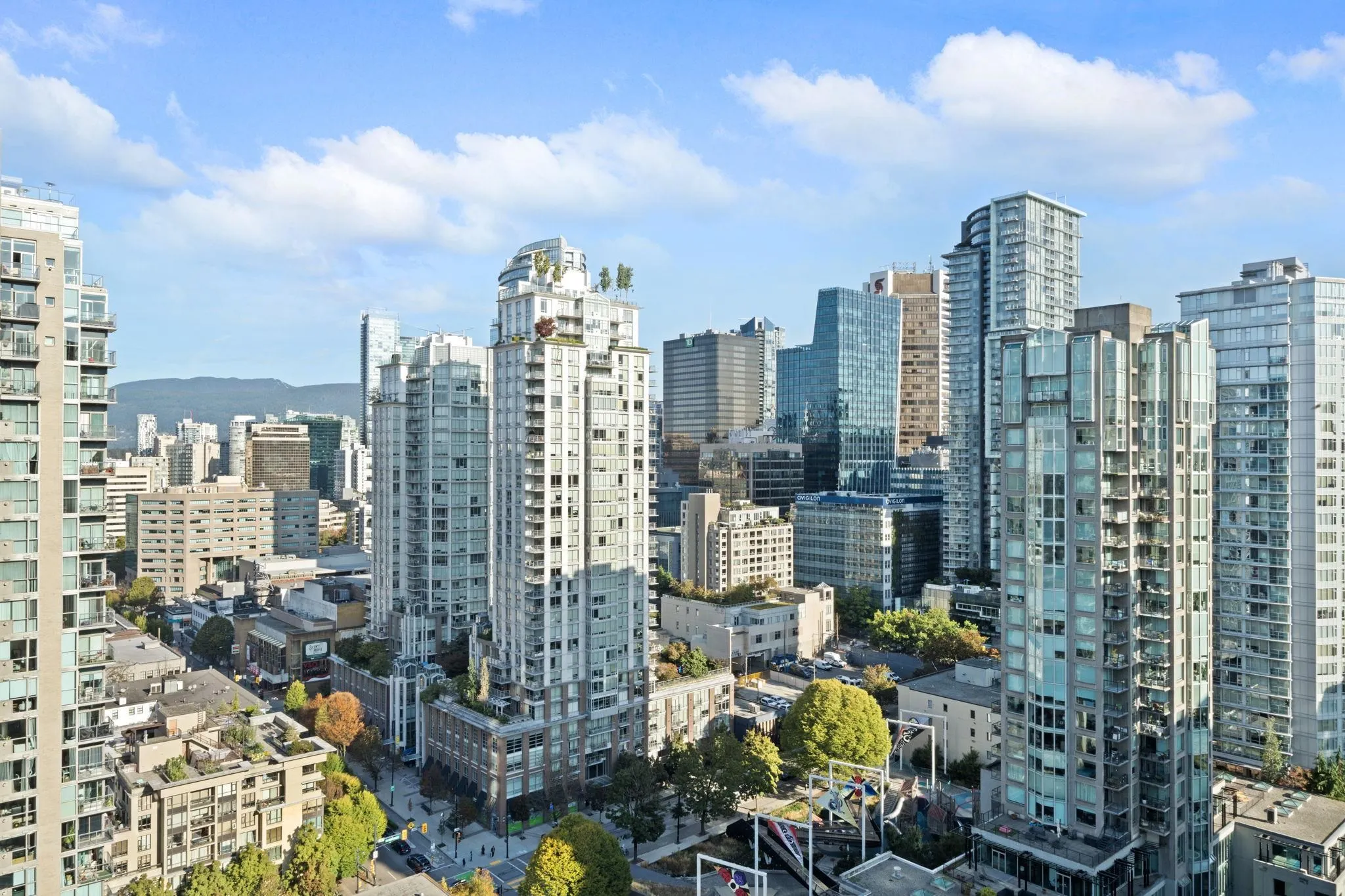 2701 928 Homer Street