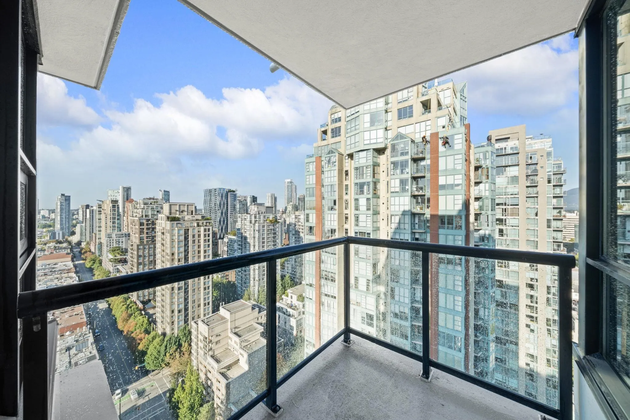 2701 928 Homer Street