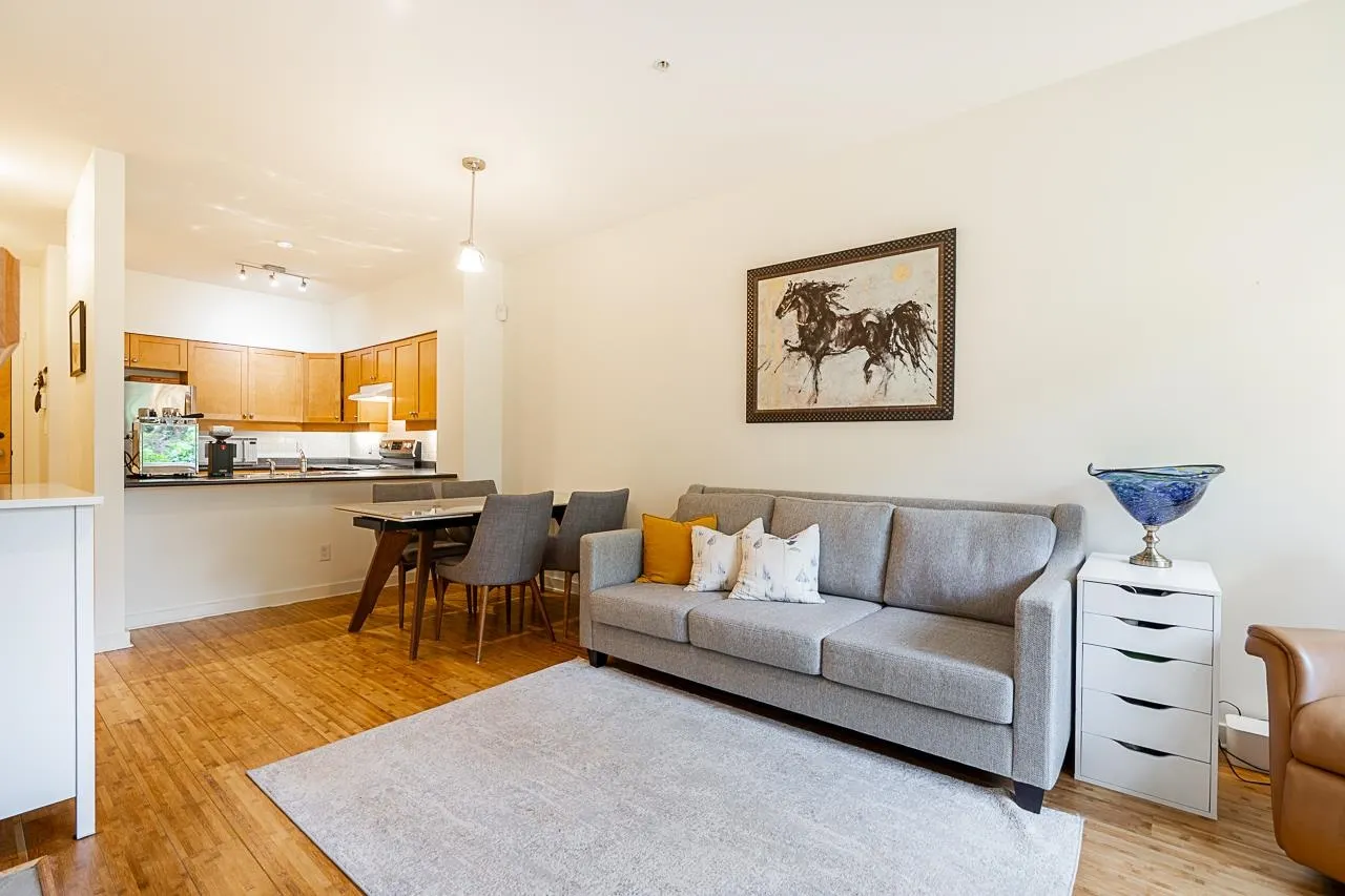 113 808 Sangster Place