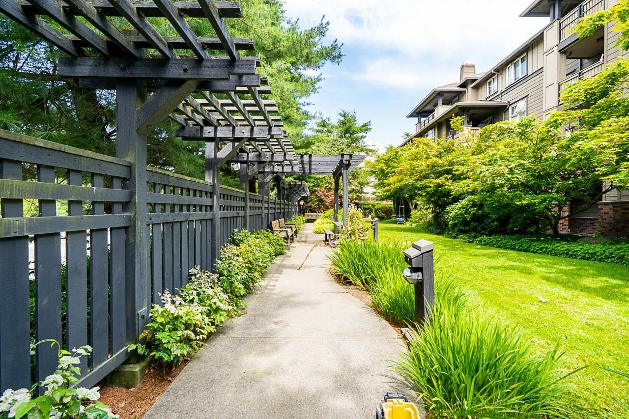 113 808 Sangster Place