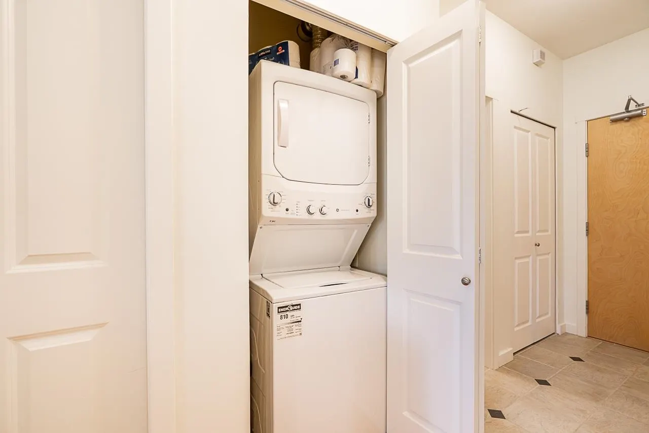 113 808 Sangster Place