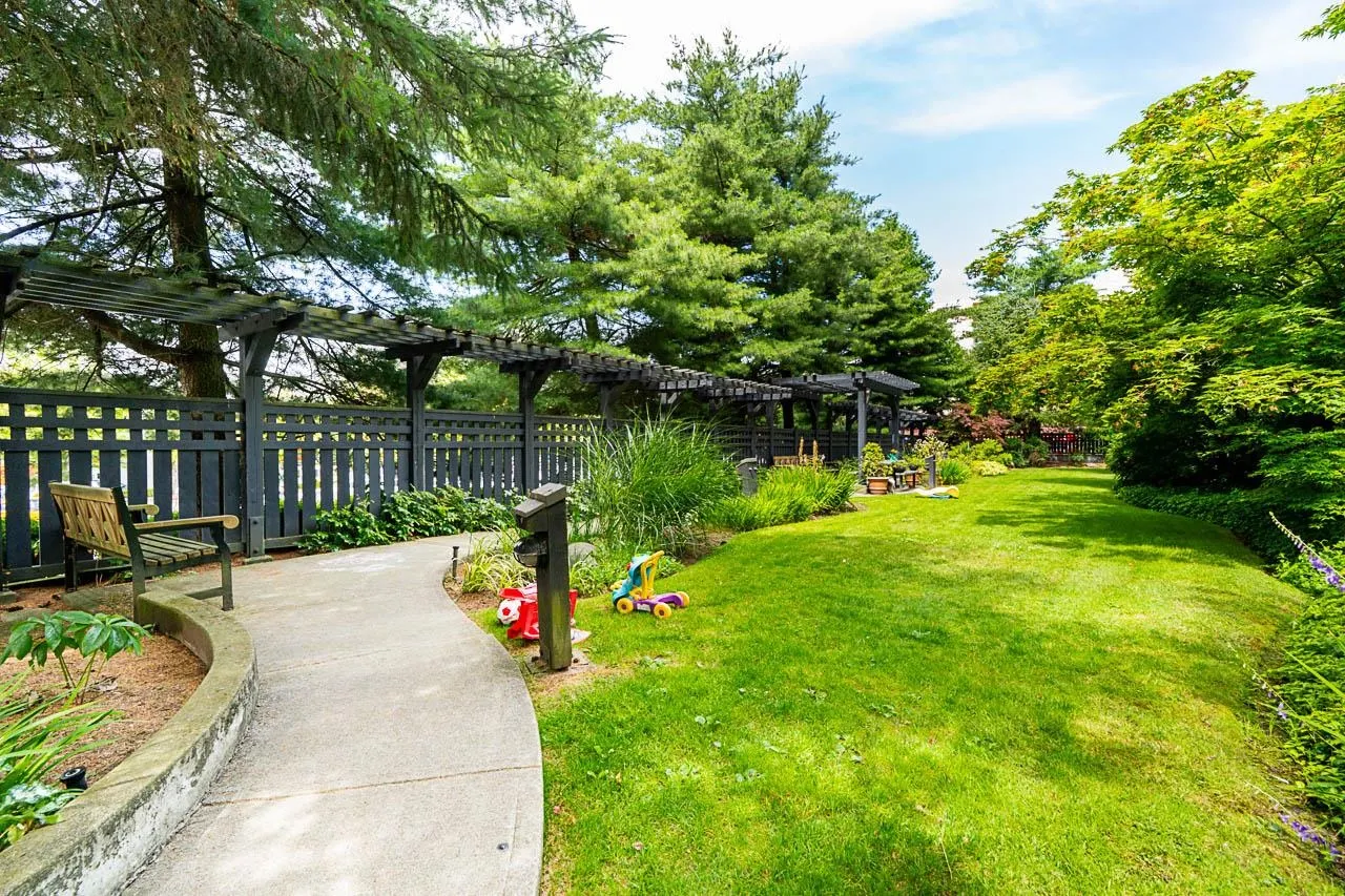 113 808 Sangster Place