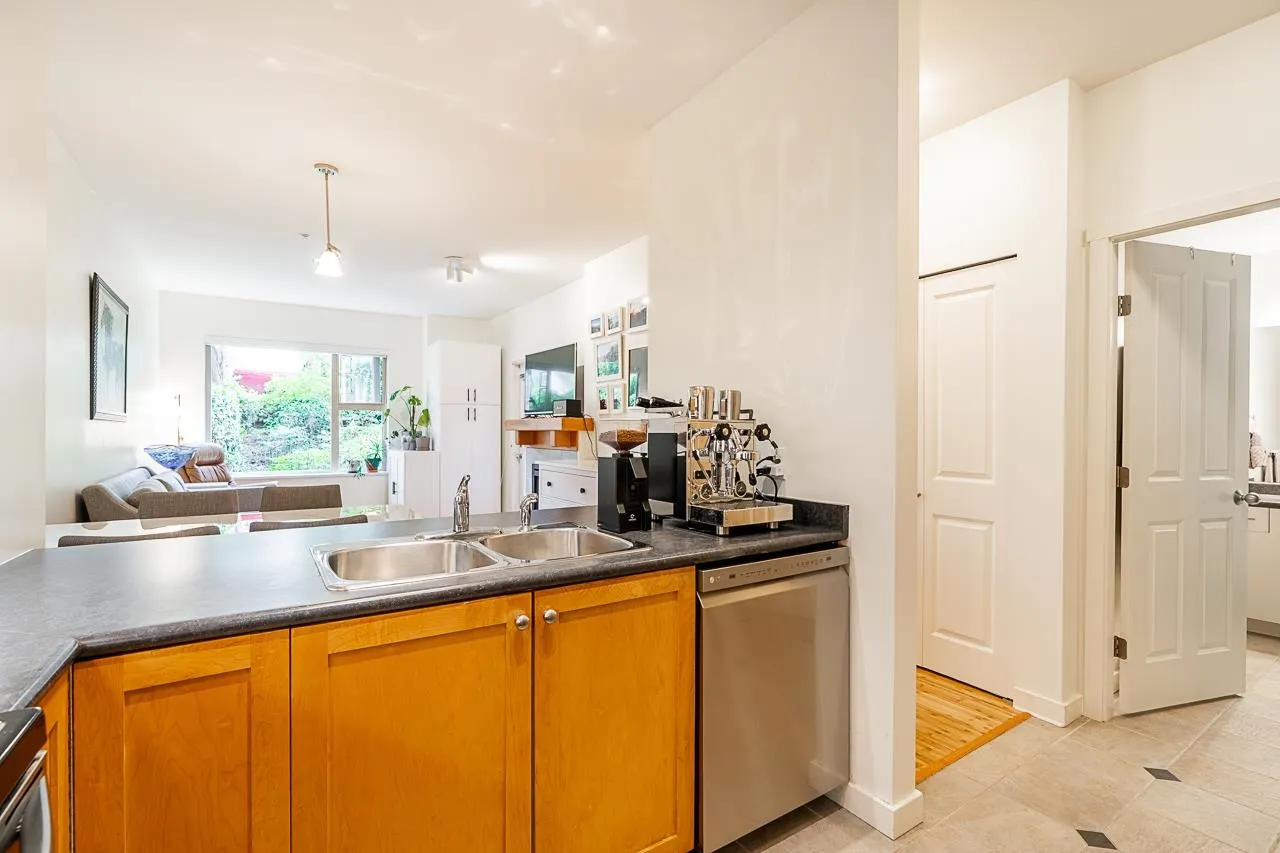 113 808 Sangster Place