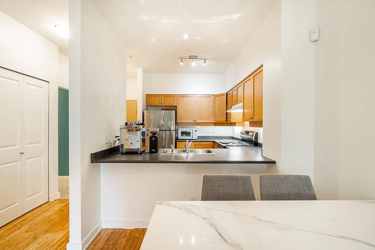 113 808 Sangster Place