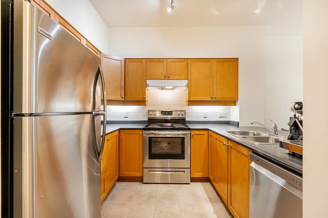 113 808 Sangster Place