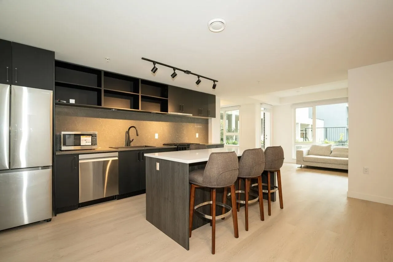 301 2002 St. George Street