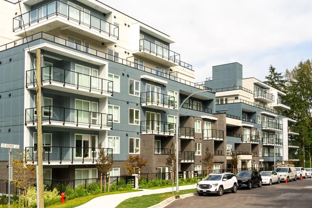 301 2002 St. George Street