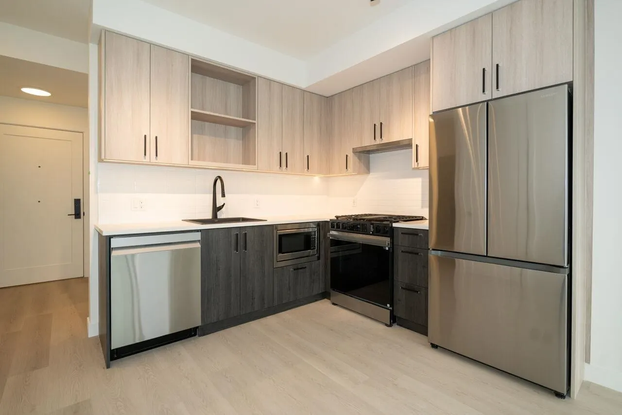 301 2002 St. George Street