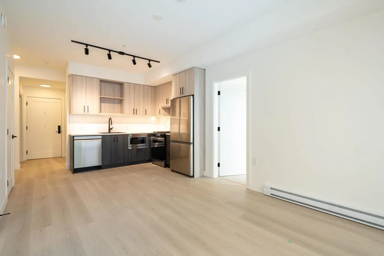 301 2002 St. George Street