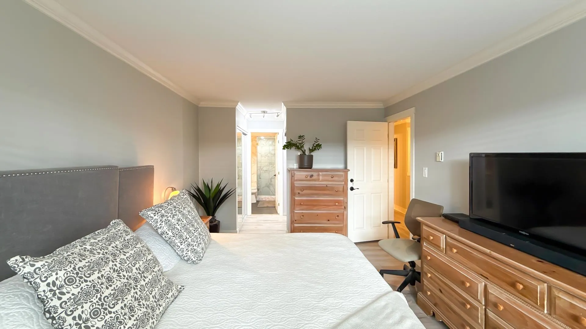 109 1533 Best Street