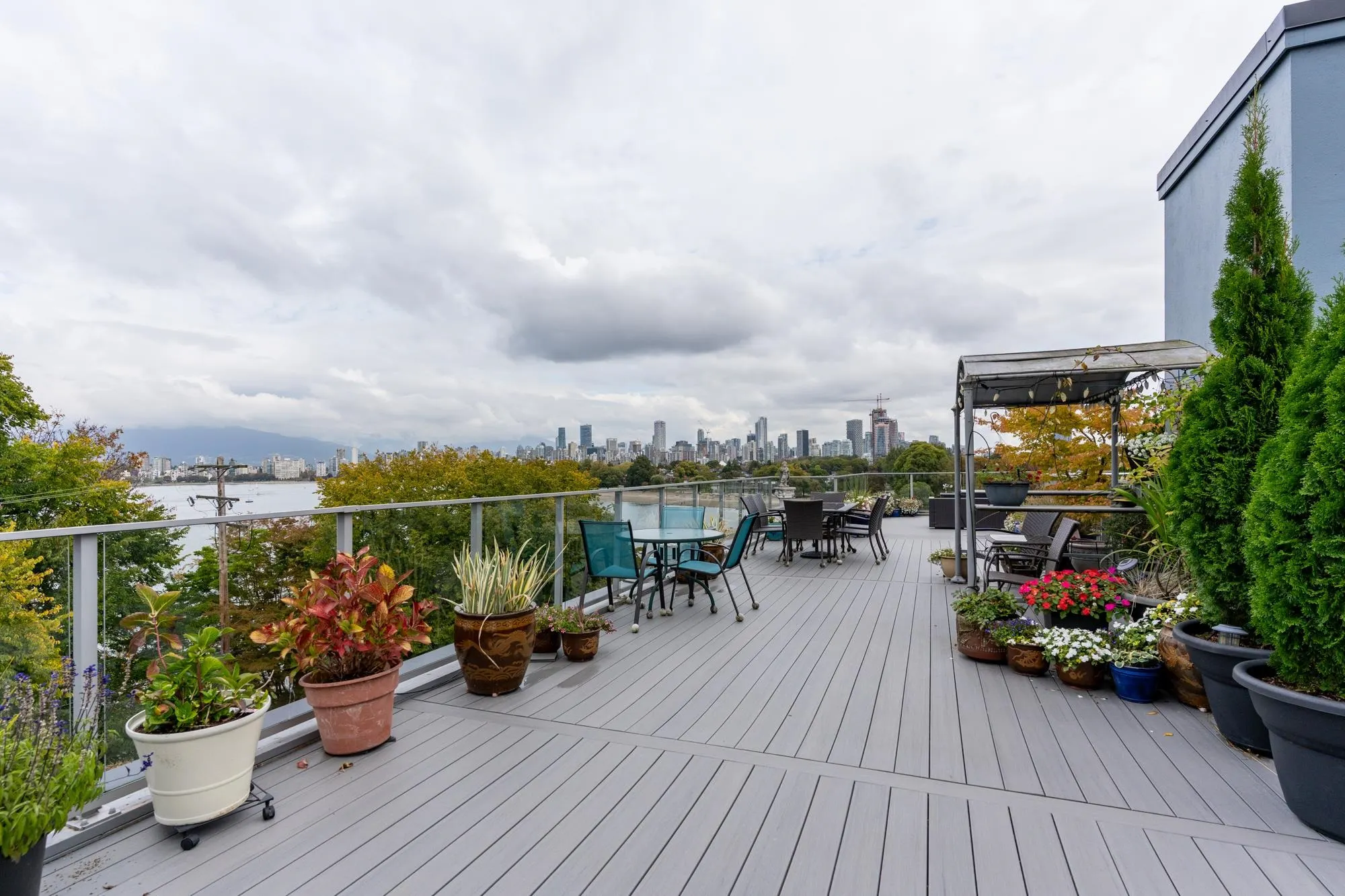 305 2430 Point Grey Road