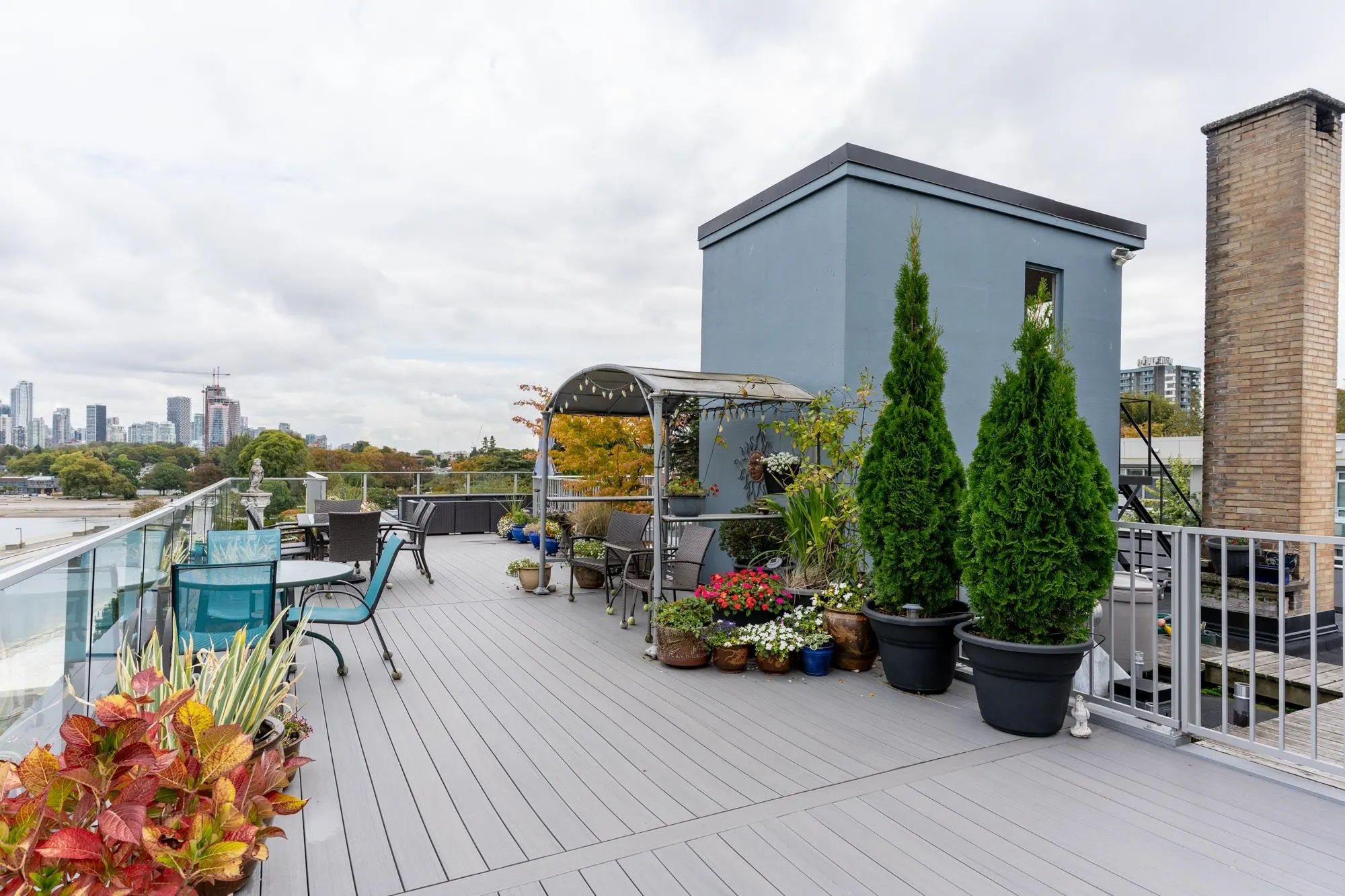305 2430 Point Grey Road