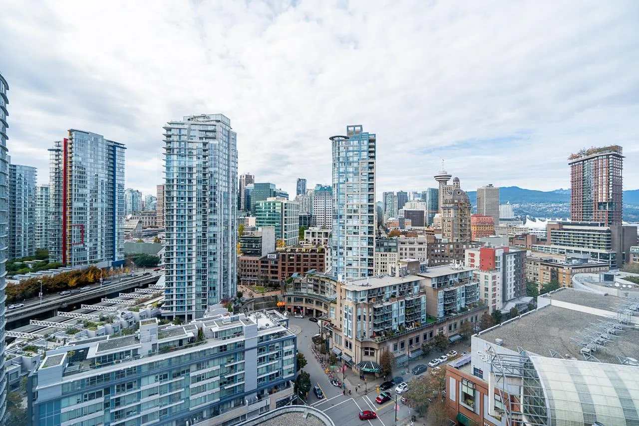 2303 58 Keefer Place