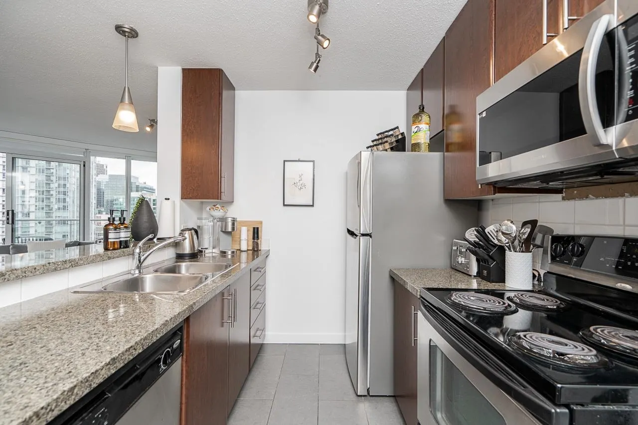 2303 58 Keefer Place