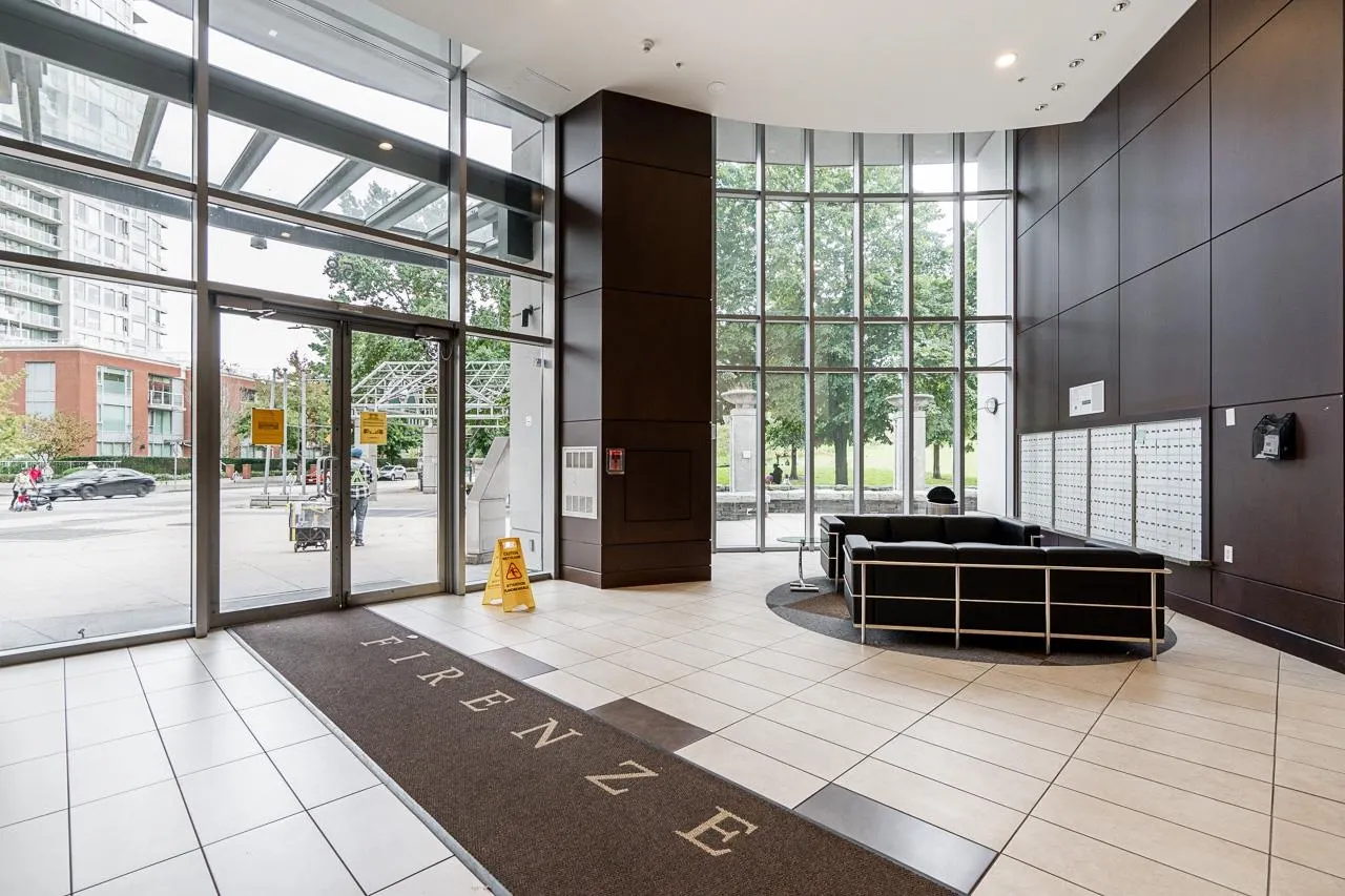 2303 58 Keefer Place
