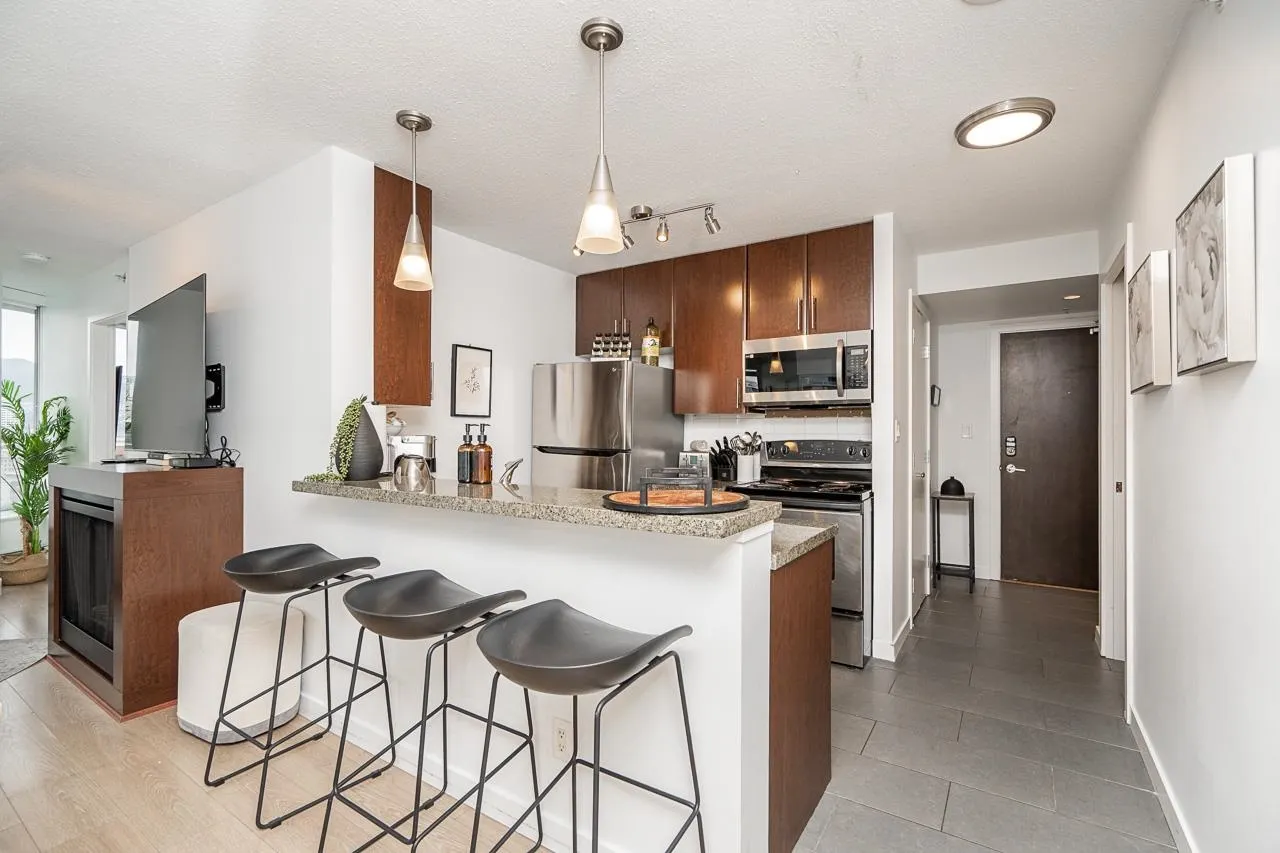 2303 58 Keefer Place