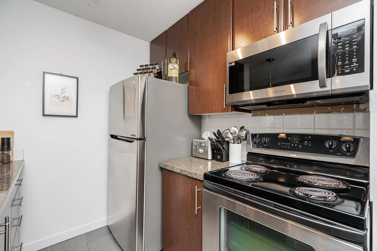 2303 58 Keefer Place
