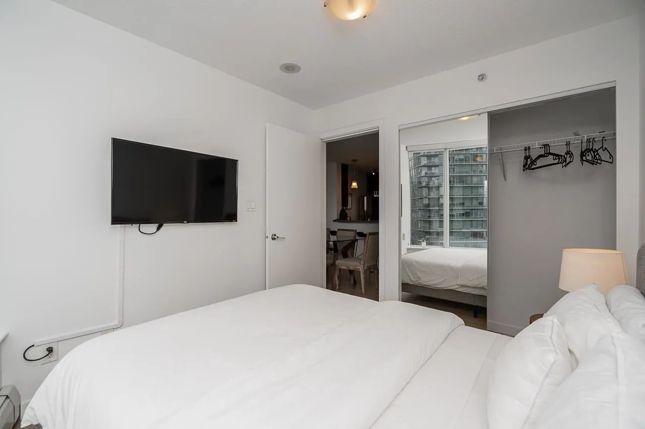 2303 58 Keefer Place