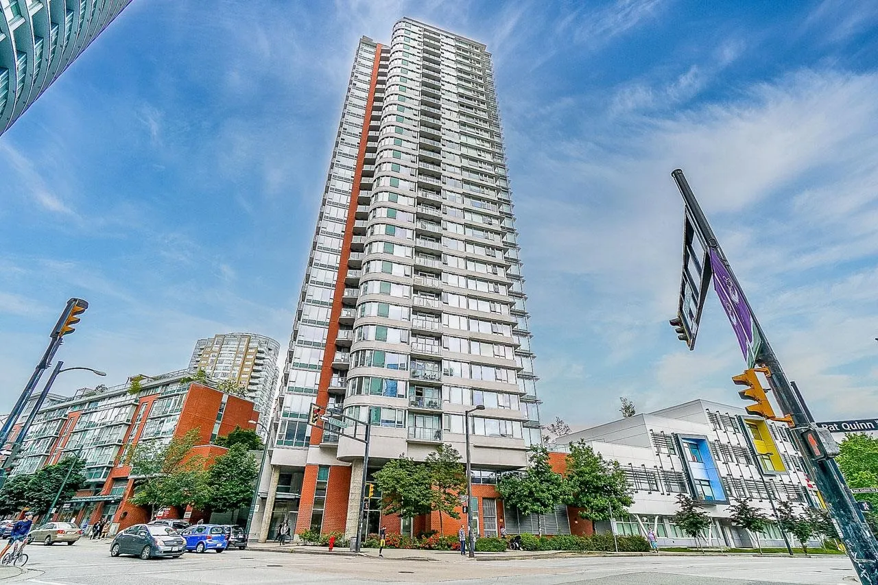 1709 688 Abbott Street