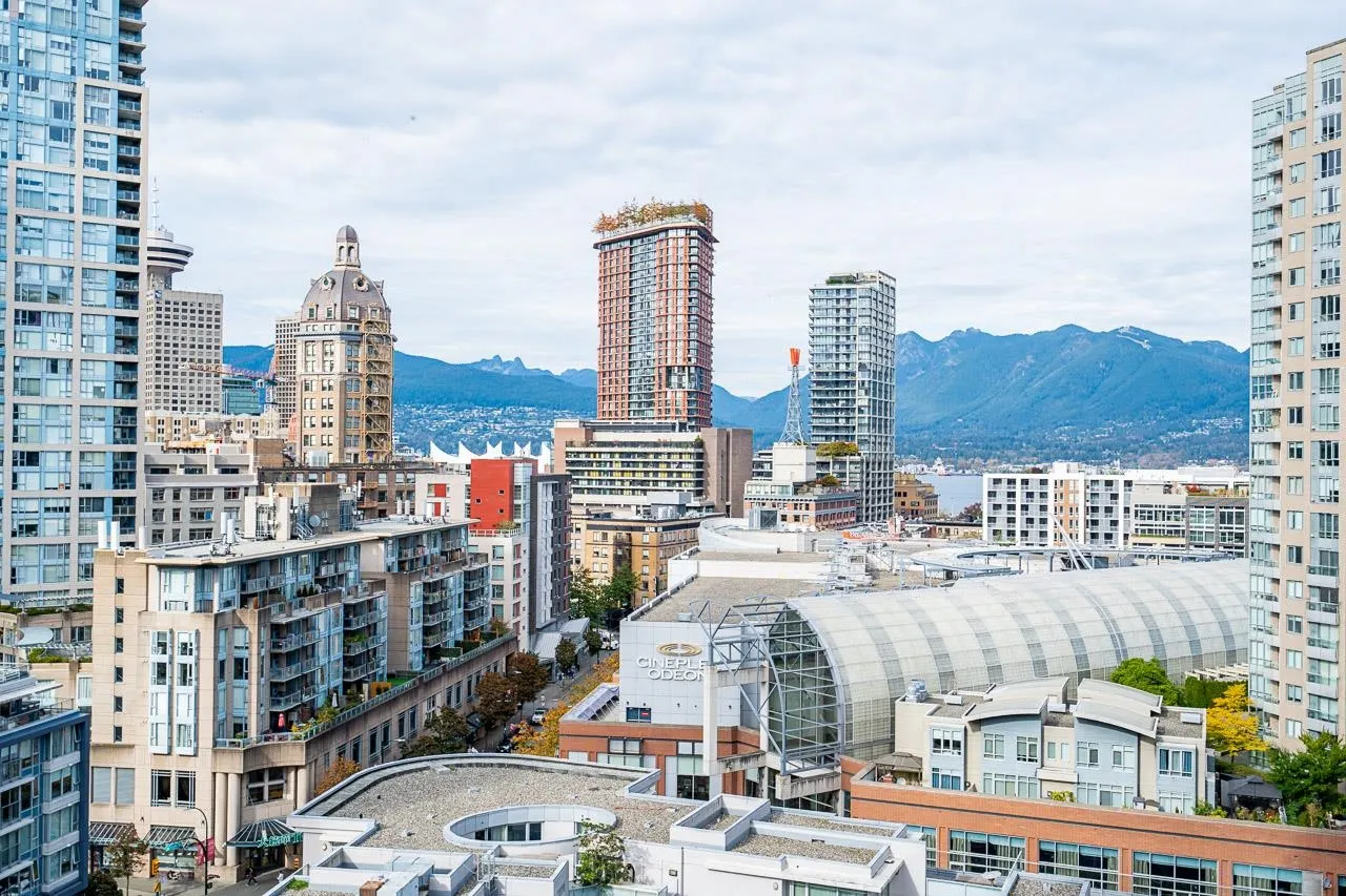 1709 688 Abbott Street