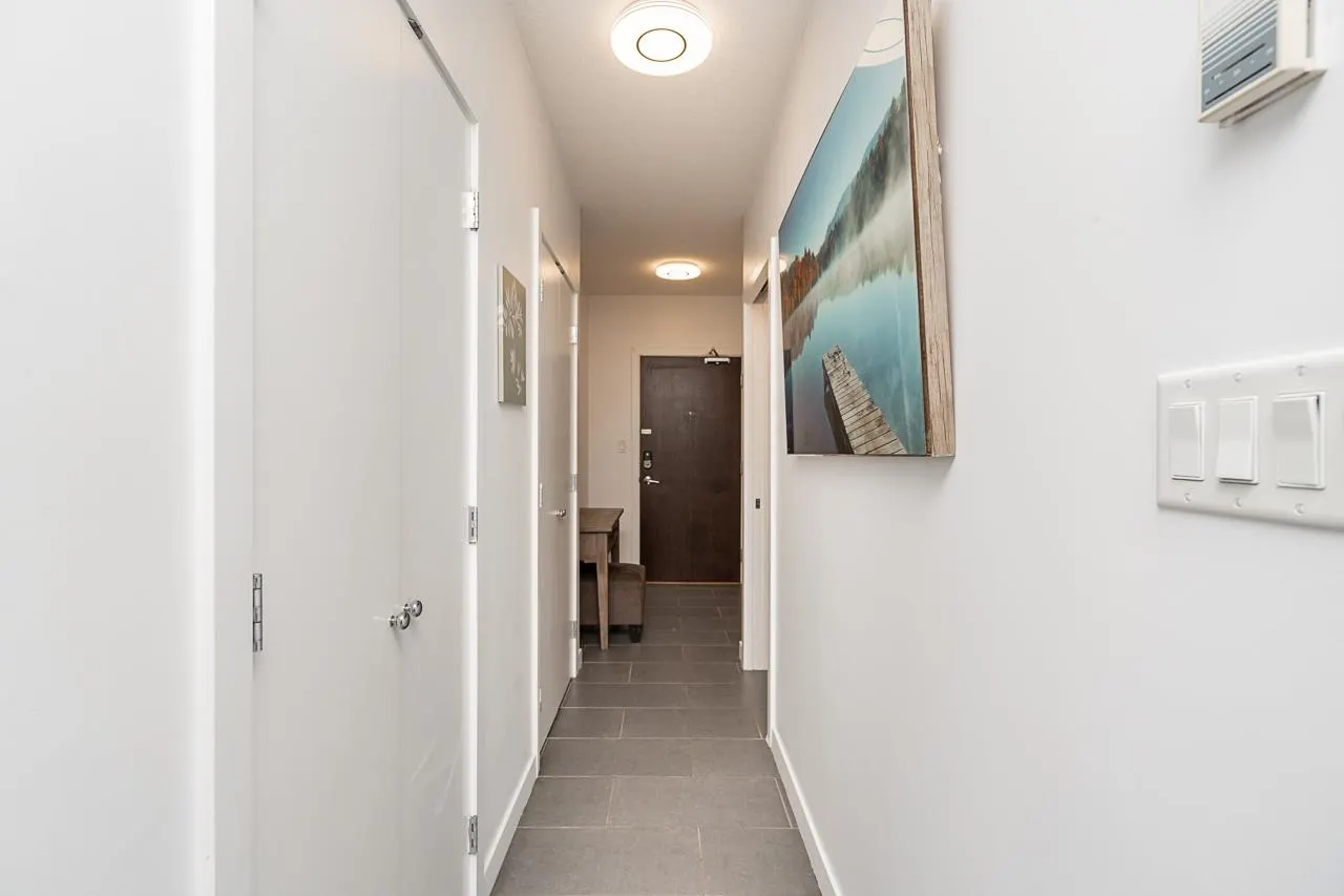 1709 688 Abbott Street