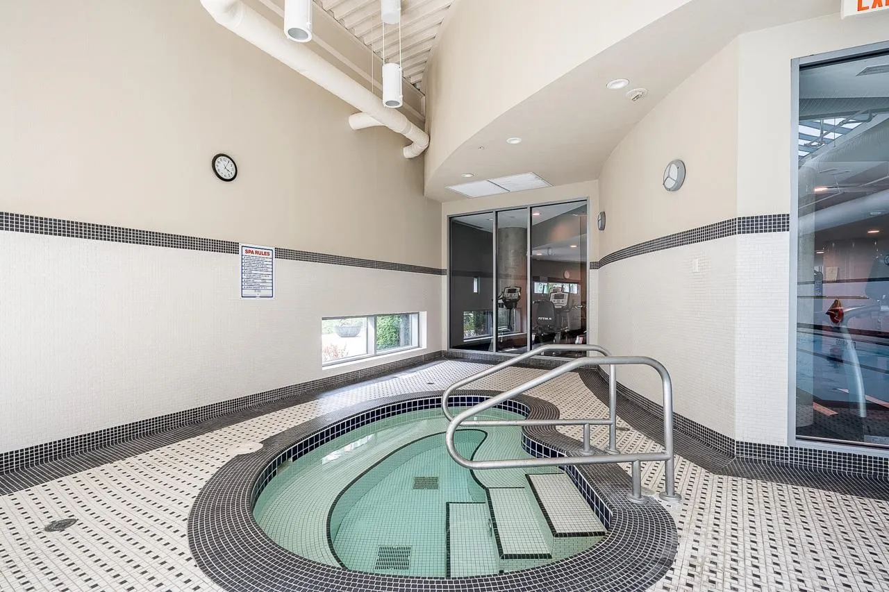 1709 688 Abbott Street