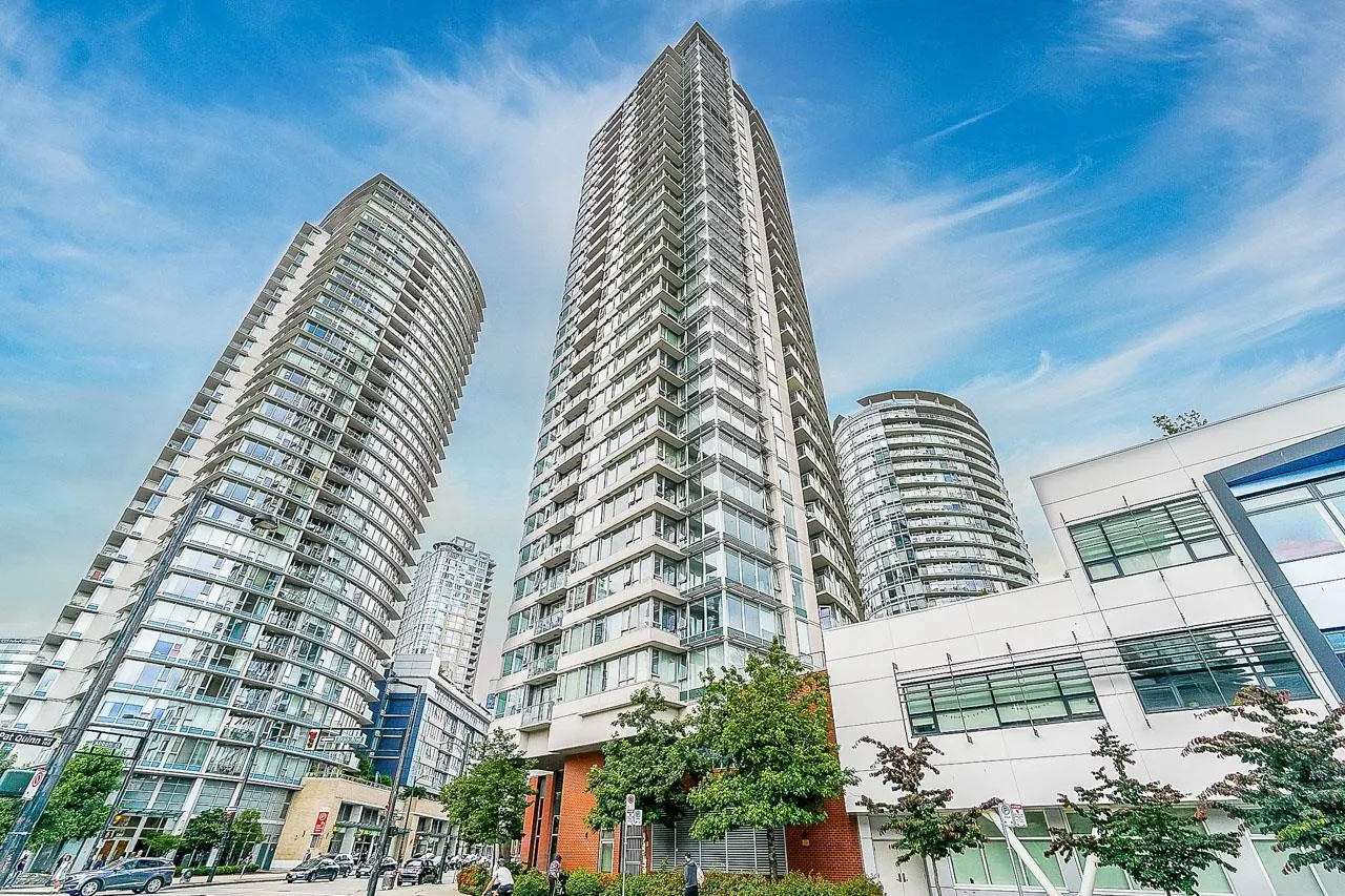 1709 688 Abbott Street