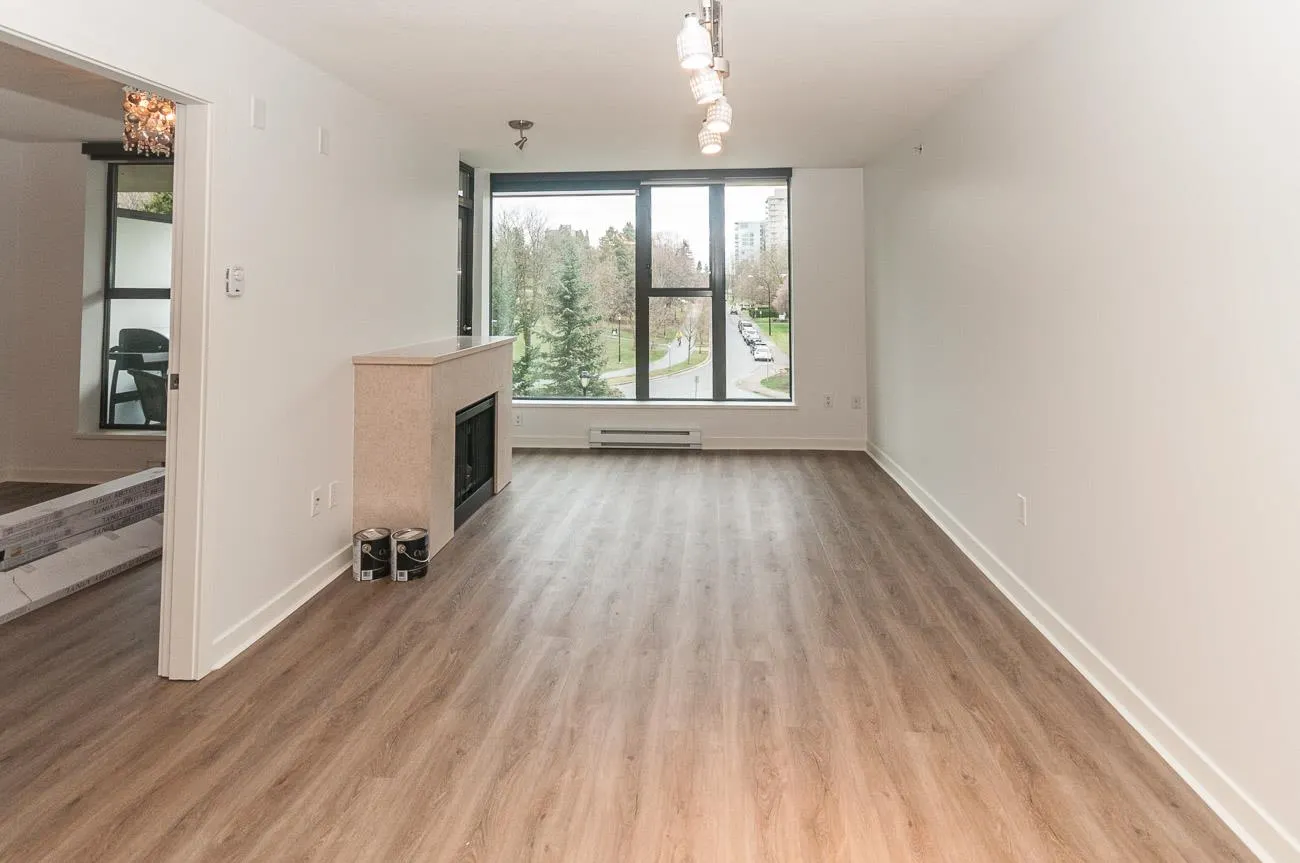 403 683 W Victoria Park Way