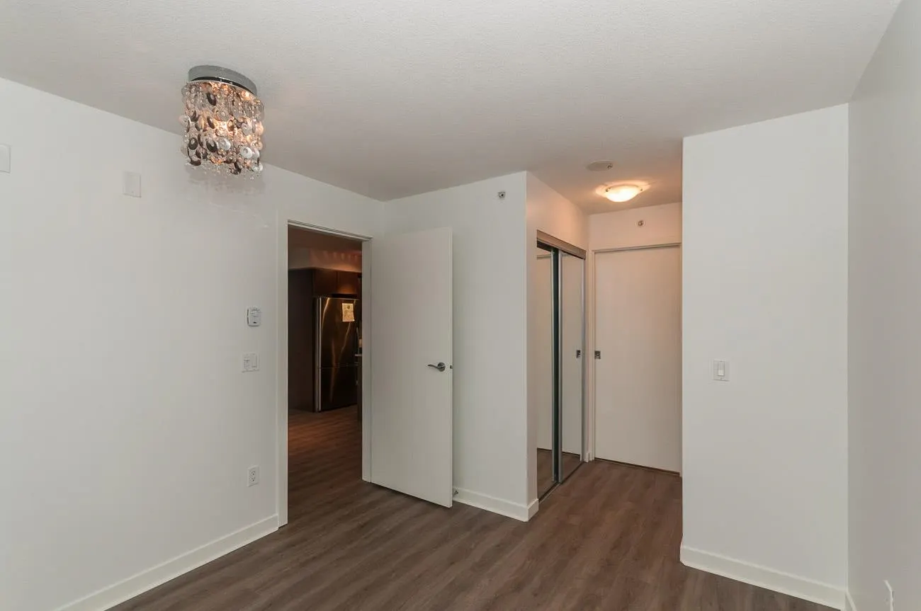 403 683 W Victoria Park Way