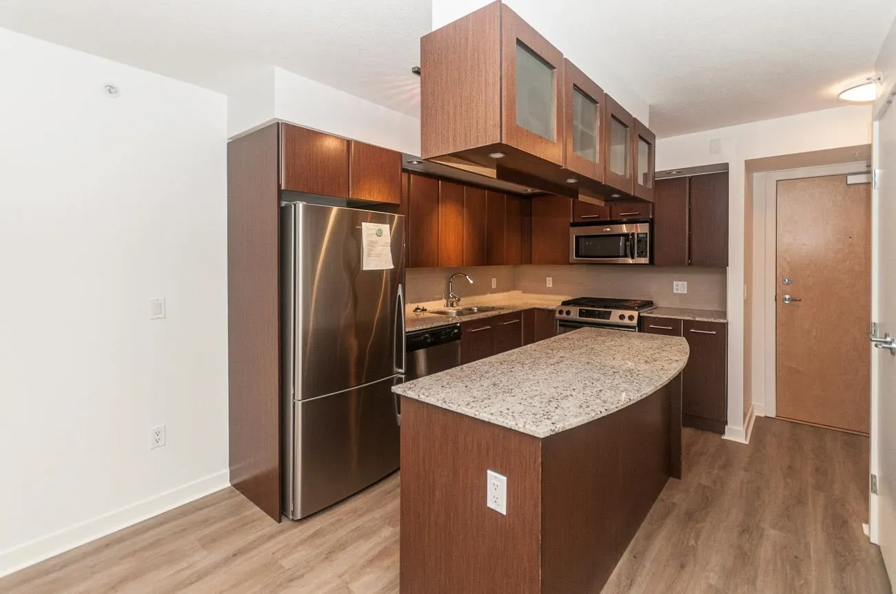 403 683 W Victoria Park Way