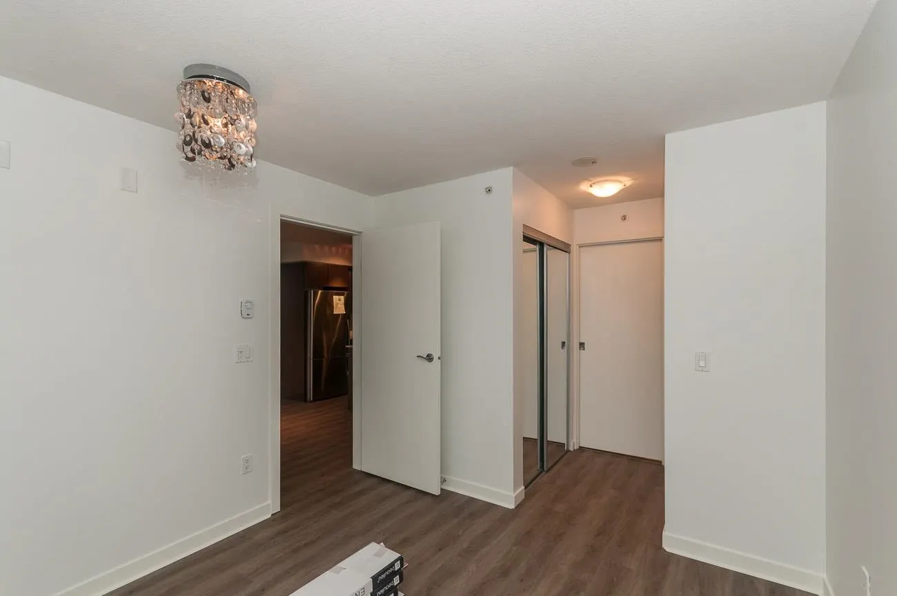 403 683 W Victoria Park Way