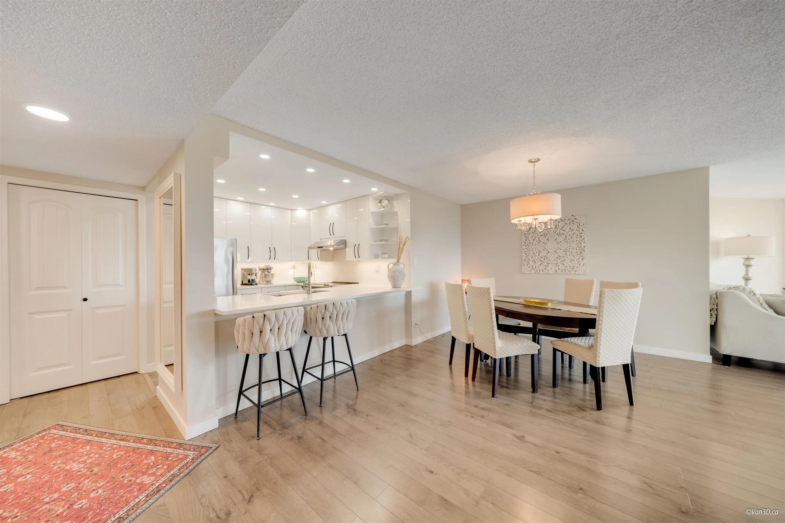 1606 69 Jamieson Court