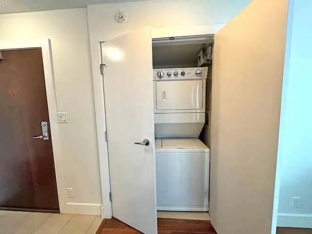 1709 888 Homer Street