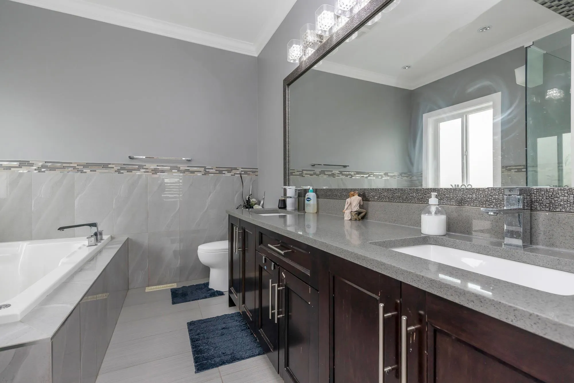 27625 Railcar Crescent