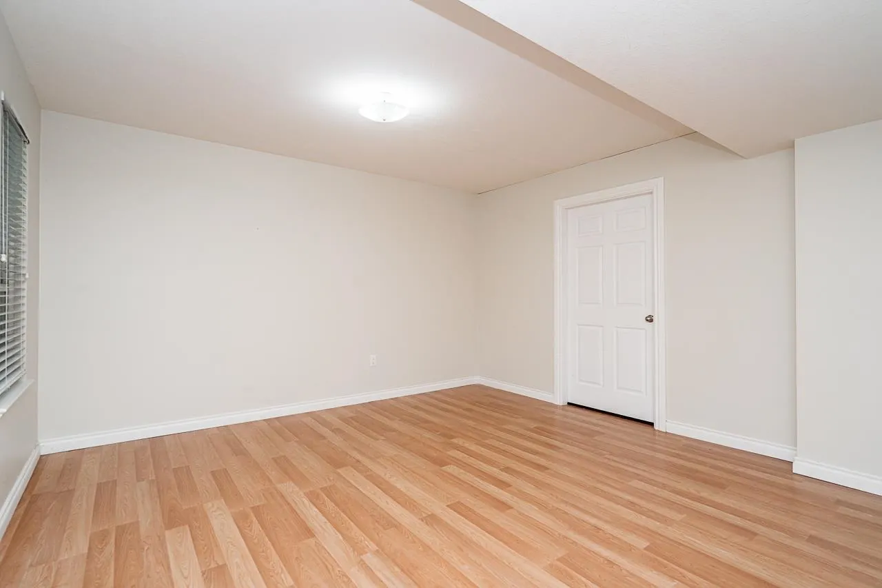 28 12311 No 2 Road