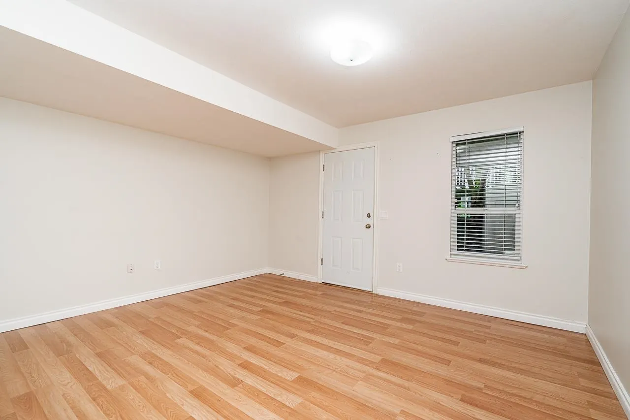 28 12311 No 2 Road