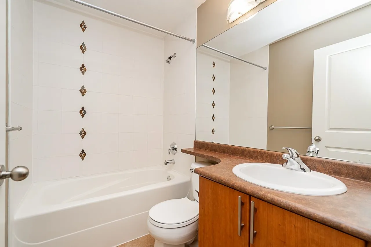 28 12311 No 2 Road