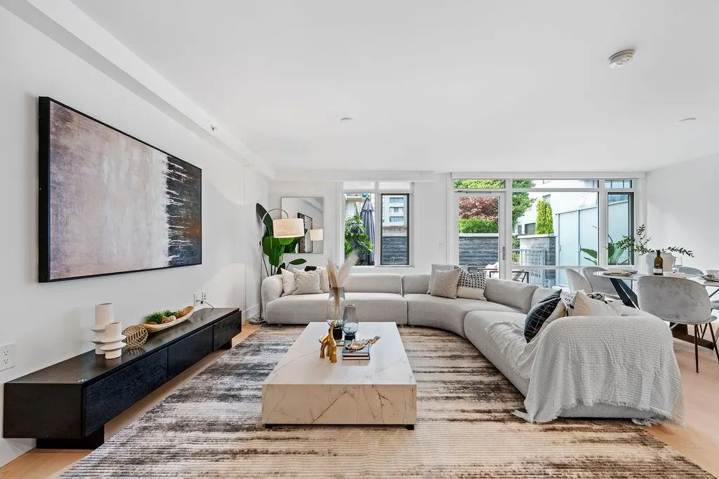 202 1331 Marine Drive