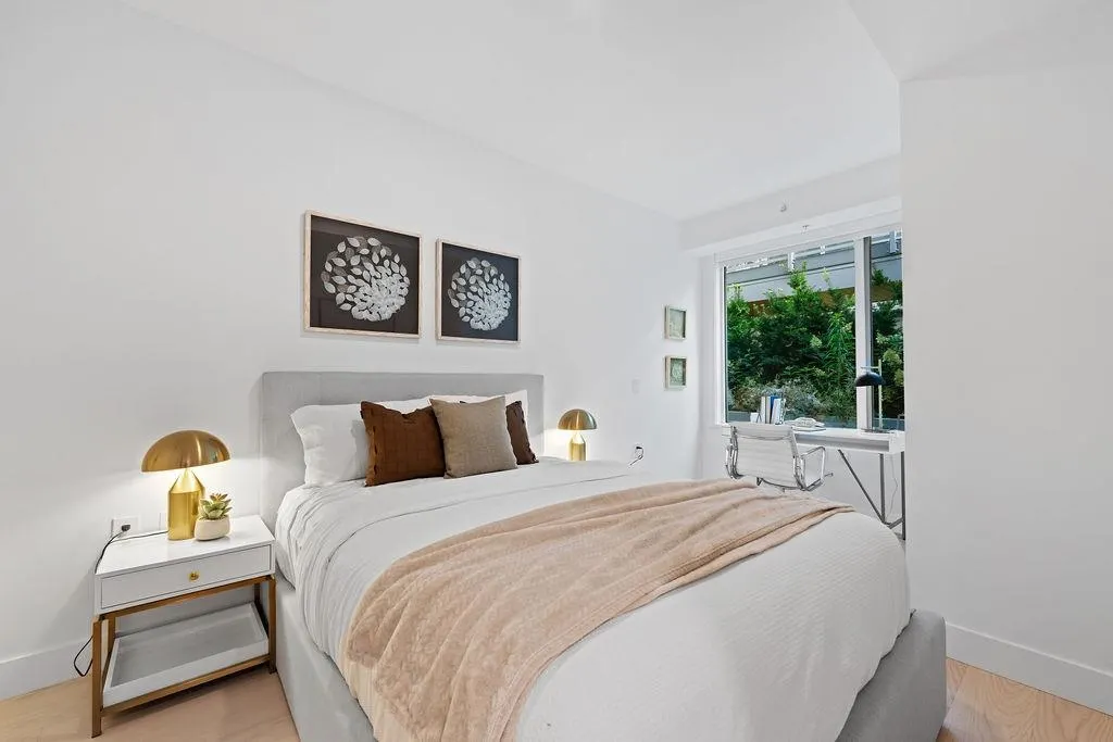 202 1331 Marine Drive