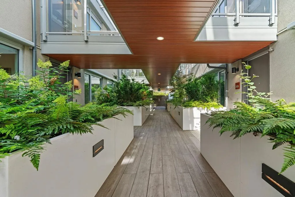 202 1331 Marine Drive