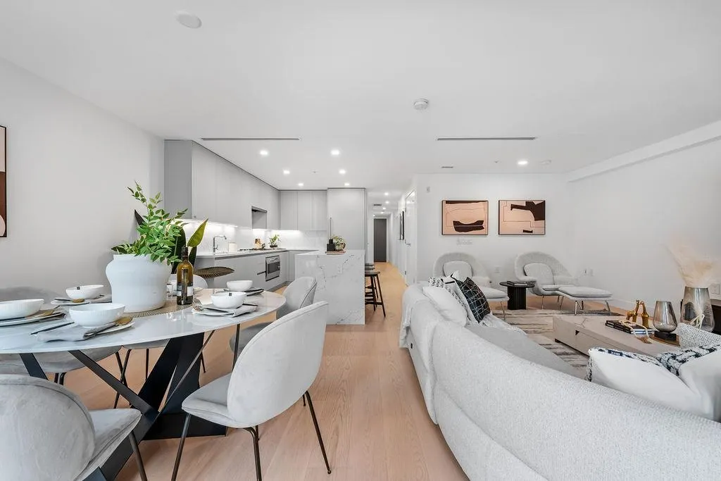 202 1331 Marine Drive