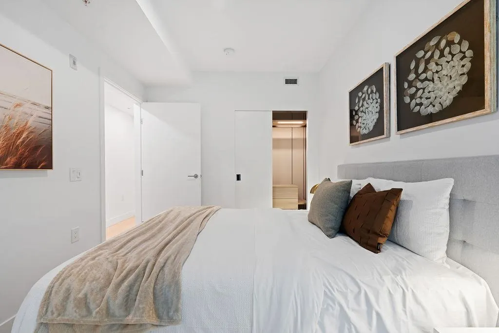 202 1331 Marine Drive