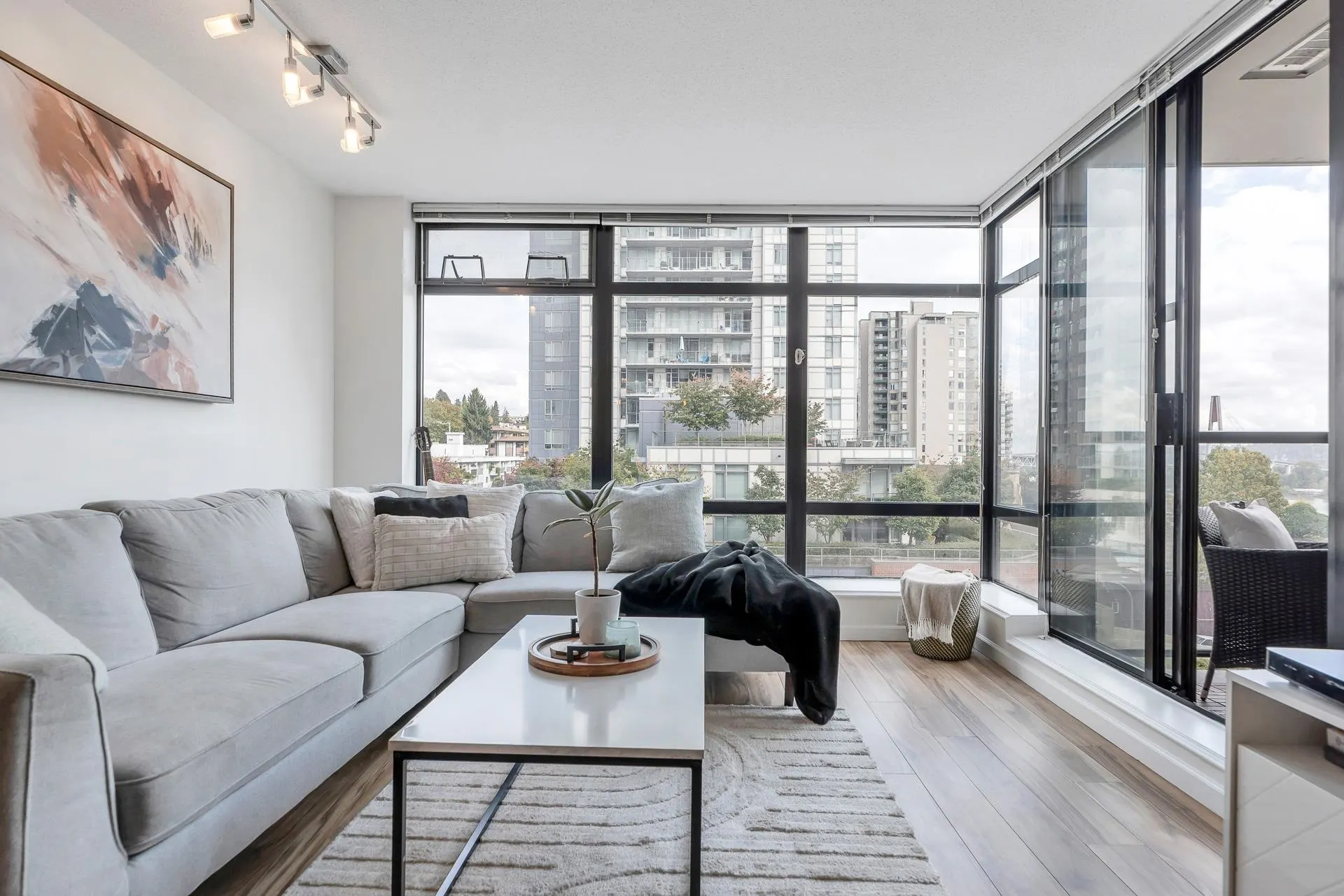 606 610 Victoria Street