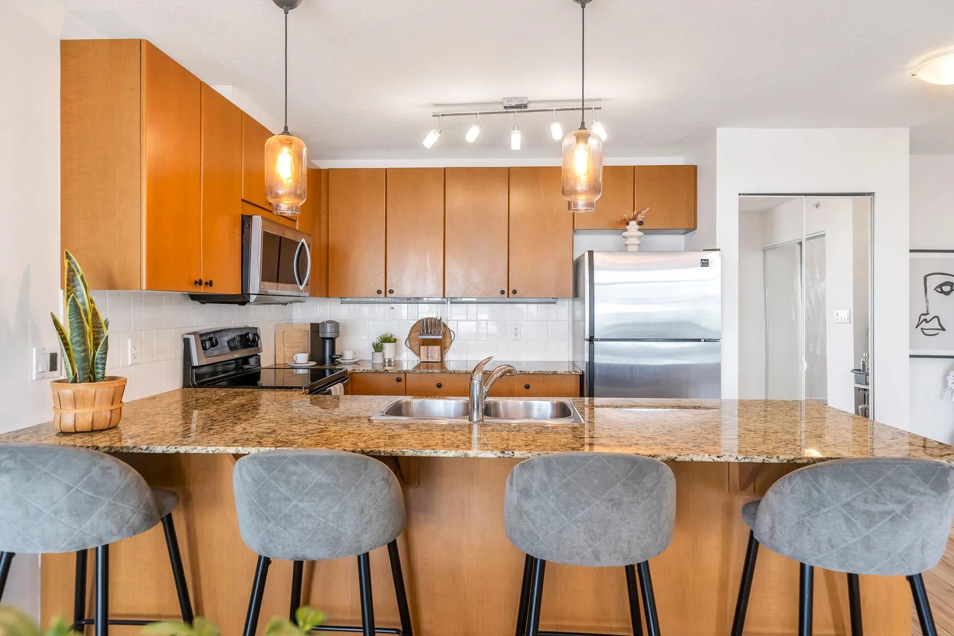 606 610 Victoria Street