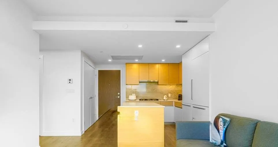 2207 200 Klahanie Court